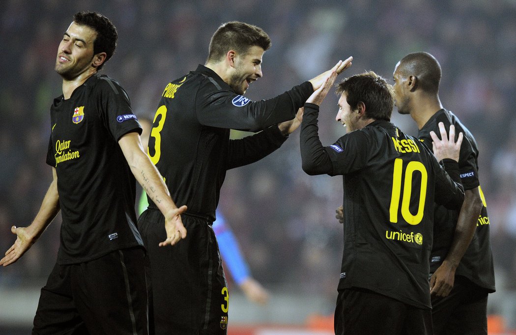 Radost fotbalistů Barcelony poté, co Lionel Messi skóroval.