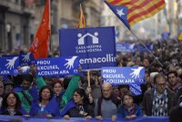 „Přivítejme migranty!“ 160 tisíc lidí křičelo v Barceloně na jejich podporu