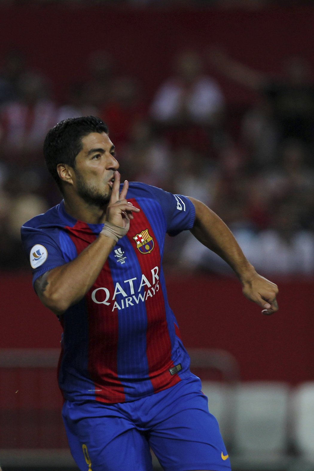 Útočník Barcelony Luis Suárez slaví gól proti Seville