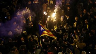 V Německu zadrželi katalánského expremiéra Puigdemonta. V Barceloně se rozhořely protesty