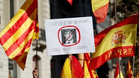 V Barceloně se na demonstraci za jednotu Španělska sešel více než milion lidí.