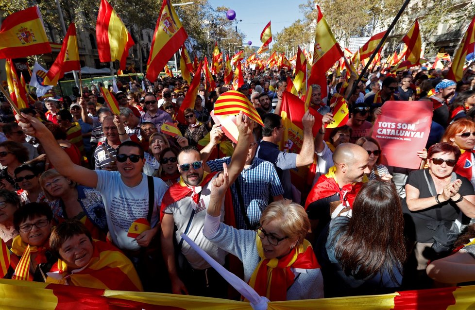 V Barceloně se na demonstraci za jednotu Španělska sešel více než milion lidí.