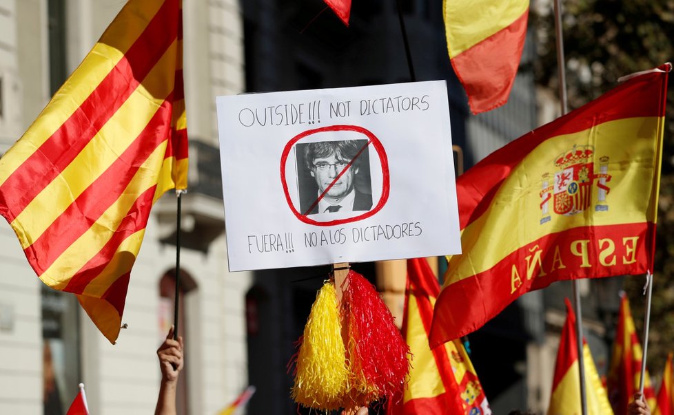 V Barceloně se na demonstraci za jednotu Španělska sešel více než milion lidí.