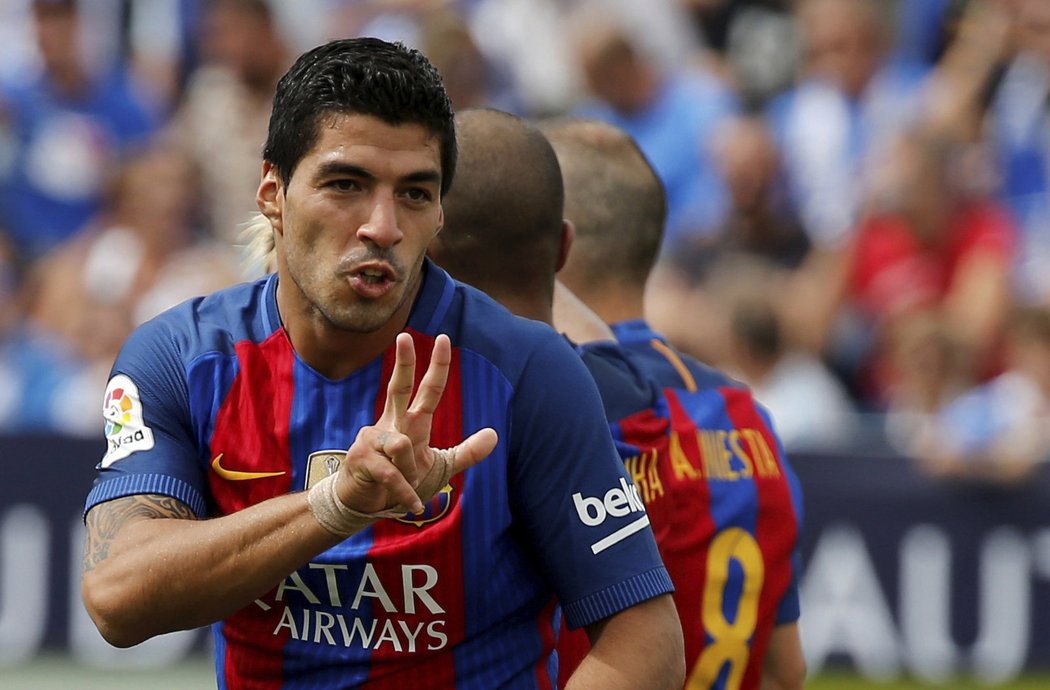 Útočník Barcelony Luis Suárez slaví gól na půdě Leganésu