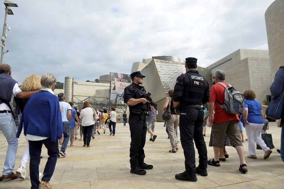 Do španělských měst vyrazily po barcelonském útoku policejní hlídky.