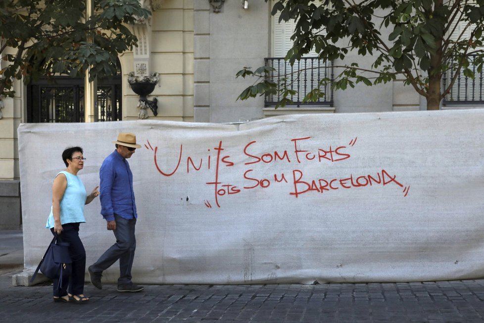Barcelona dává najevo, že ji terorismus nezastraší.