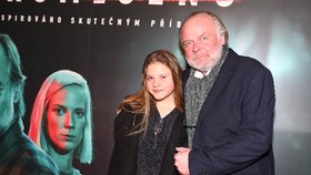 Igor Bareš na premiéře filmu Promlčeno: Vyvedl roztomilou dcerku (11)! Jde v jeho šlépějích