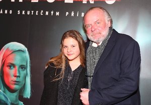 Igor Bareš na premiéře s dcerou Toničkou