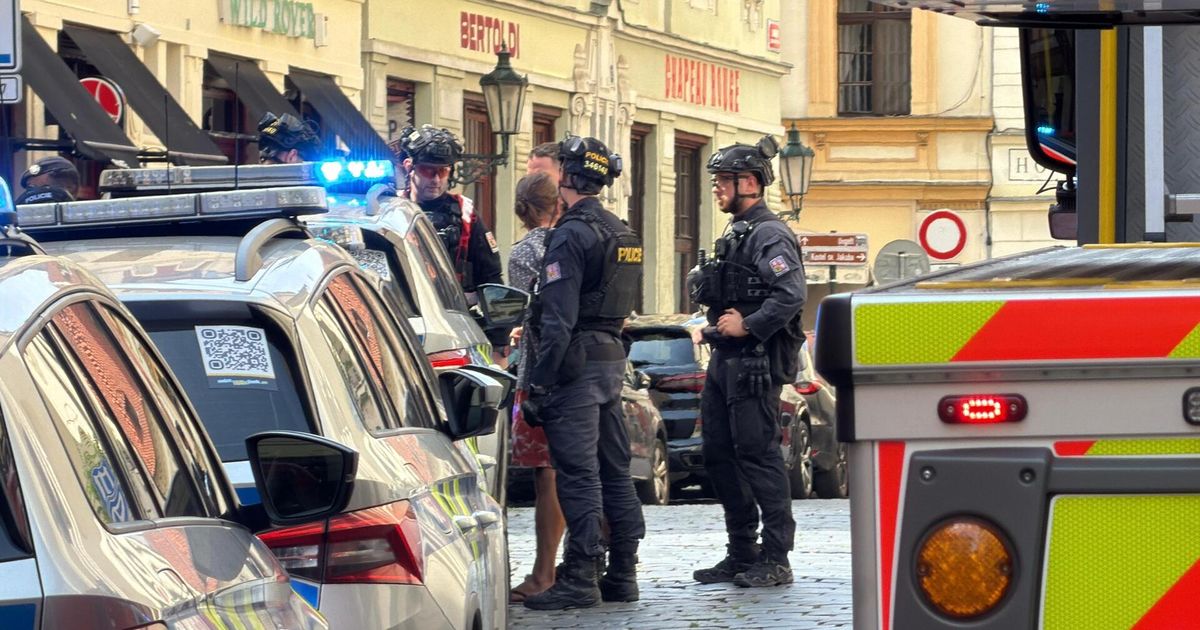 Гость отеля в центре Праги заперся в номере после агрессивного поведения на ресепшене