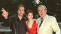 Herci Anna Frielová a Ewan McGregor (vlevo) přijeli v červnu 1999 do Londýna na premiéru filmu Rogue Trader alias Makléř, který zachycuje pád banky Barings způsobený Nickem Leesonem. Herci Anna Frielová a Ewan McGregor (vlevo) přijeli v červnu 1999 do Londýna na premiéru filmu Rogue Trader alias Makléř, který zachycuje pád banky Barings způsobený Nickem Leesonem.