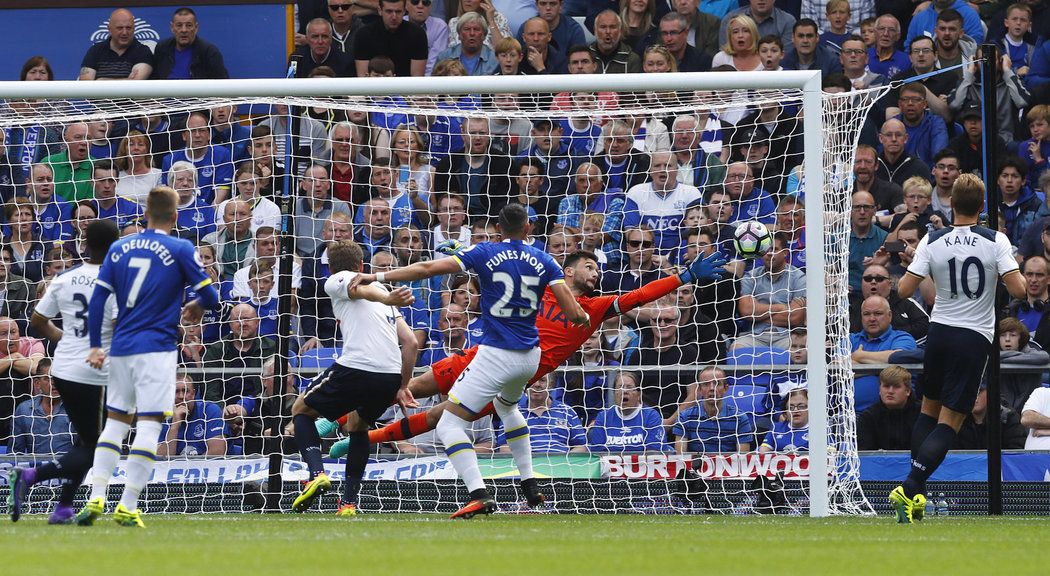 Everton poslal proti Tottenhamu do cedení Ross Barkley