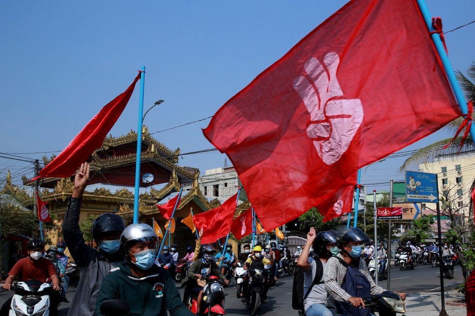 Protesty a násilí v Barmě (Myanmaru), kde armáda provedla vojenský puč (březen 2021)