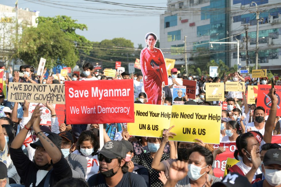 Protesty a násilí v Barmě (Myanmaru), kde armáda provedla vojenský puč (březen 2021)