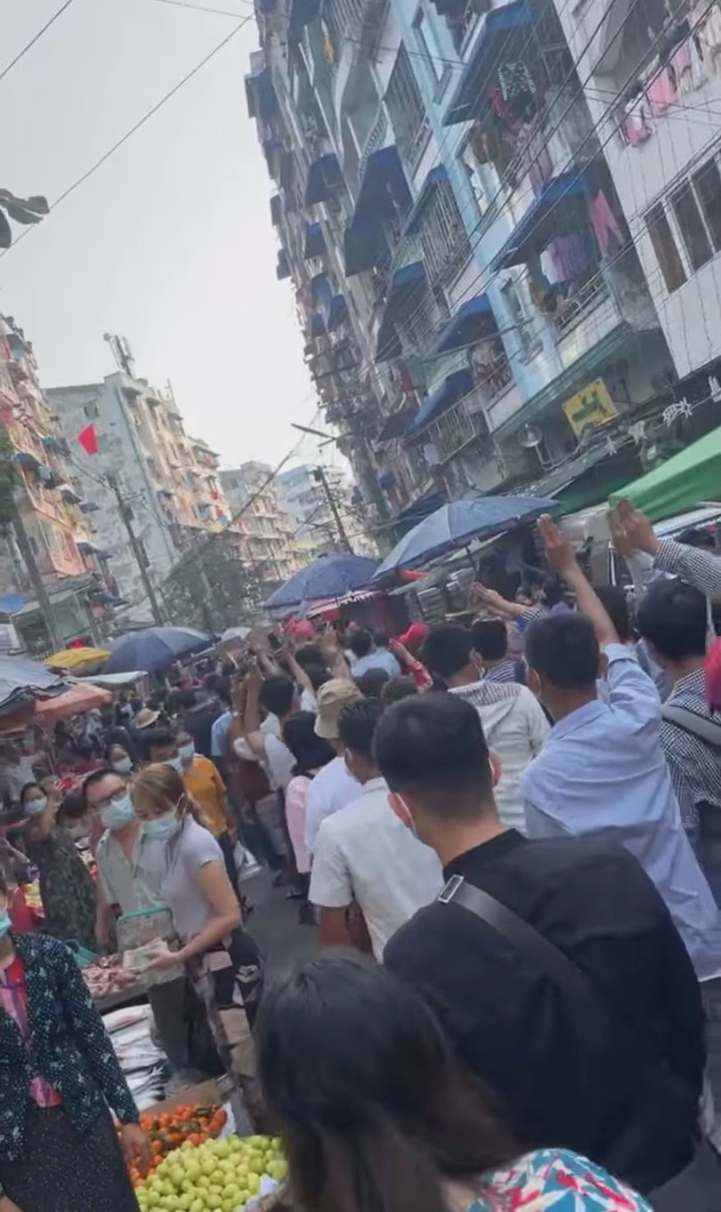 Protesty v Barmě proti vojenskému převratu a svržení a zadržení vůdkyně Si Ťij