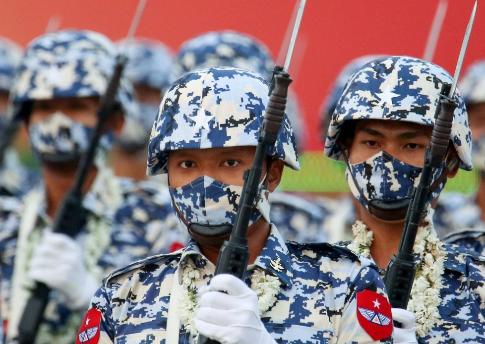 Vojenská přehlídka barmské armády (27. 3. 2021)