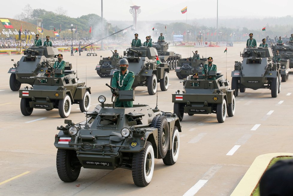 Vojenská přehlídka barmské armády (27. 3. 2021)