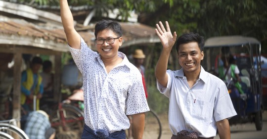 Novinář  Wa Lone a Ťjo Sou Ua krátce po propuštění na svobodu