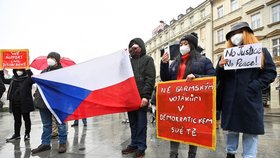 Barmánci na Václavském náměstí protestovali proti vojenskému převratu ve své zemi