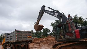 Počet obětí sesuvů půdy po silných deštích na jihu Barmy stoupl na 51. Uvedla to agentura Kjódó s odvoláním na záchranné složky. Další více než čtyři desítky lidí utrpěly různě vážná zranění.