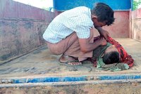 11 dětí zahynulo při útoku armády. Stříleli na školu z vrtulníků, líčí svědkyně v Barmě