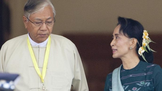 Barmský parlament podle očekávání zvolil prezidentem Tchin Ťjoa, blízkého spolupracovníka vůdkyně doposud opoziční Národní ligy pro demokracii (NLD) Do Aun Schan Su Ťij