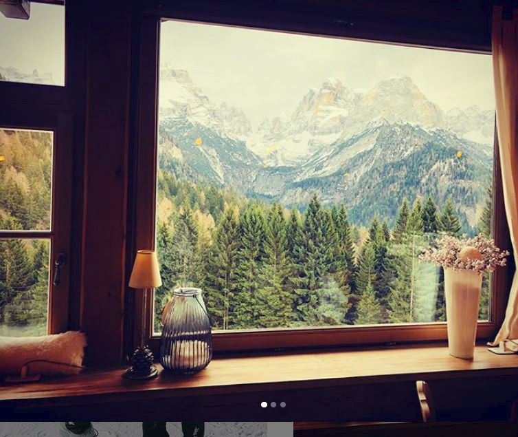 Výhled na dolomitská panoramata z hotelu, kde si užívá zimní dovolené fotbalový útočník Milan Baroš