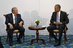 Americký prezident Barrack Obama na schůzce s kubánským prezidentem Raúlem Castrem.