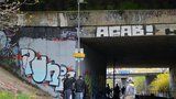 „Sprejeři, uklízejte po sobě!“ Praha 4 kritizuje nepořádek u legálních ploch pro graffiti