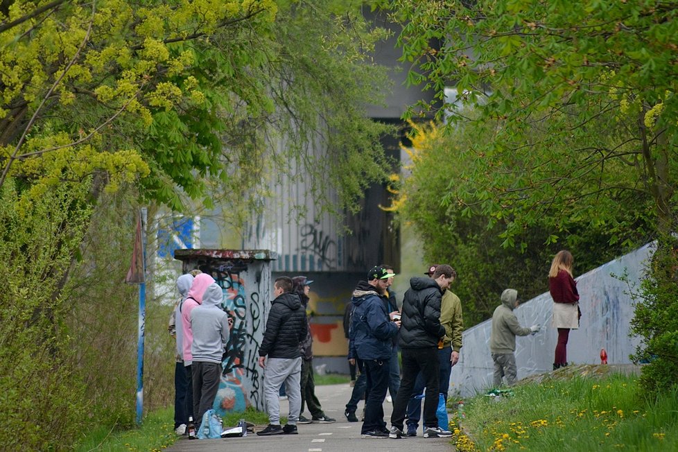 Barrandovský most změnil svou vizáž během jediného odpoledne.