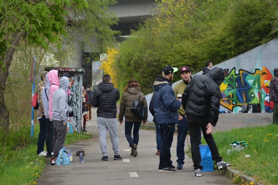 Barrandovský most změnil svou vizáž během jediného odpoledne.