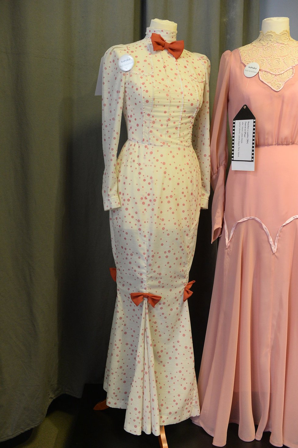 Tyto šaty Nadě Konvalinkové (65) navrhl Theodor Pištěk ml. pro komedii Adéla ještě nevečeřela...