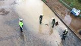 Potopa na Barrandově: Prasklo potrubí, šest tisíc domácností je bez vody