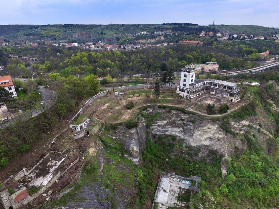 Letecké snímky Barrandovských teras.