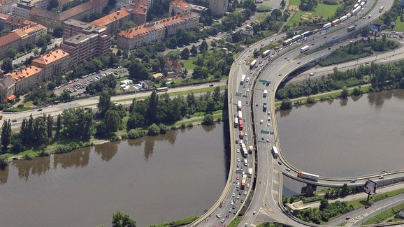 Rekonstrukce Barrandovského mostu způsobí kolaps, varuje Pražská ODS