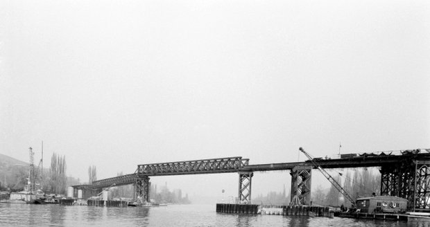 Stavba Barrandovského mostu, rok 1980