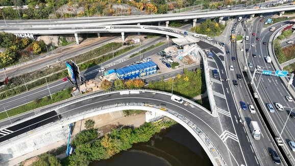 Odstartovaly letošní opravy Barrandovského mostu. Řidiče tento rok omezí na 92 dní