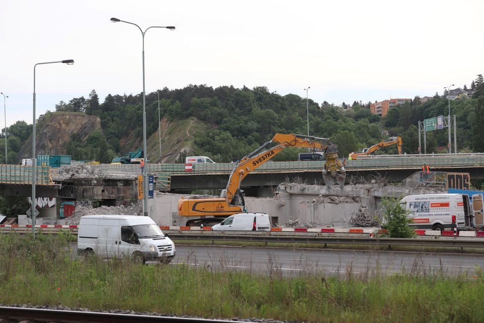 nájezd na rekonstruovaný Barrandovský most ze Strakonické ulice