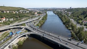 Dopravní peklo se vrací! Oprava Barrandovského mostu pokračuje v pondělí. Ze Strakonické už nenajedeme