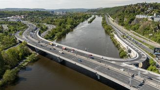 Kvíz: Barrandovský most patří mezi nejvytíženější úseky silniční sítě v Česku. Jak dobře ho znáte?