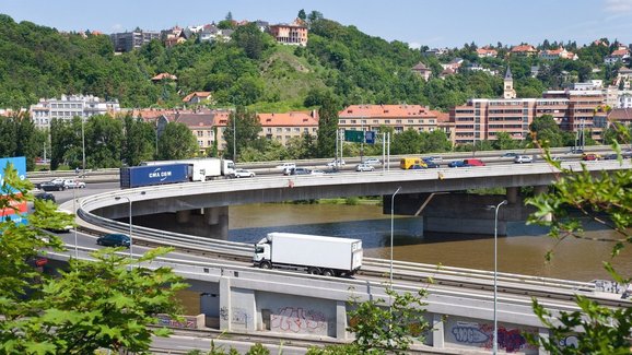 Proč bude oprava století takový průšvih? Barrandovský most je nejvytíženější komunikace v Praze