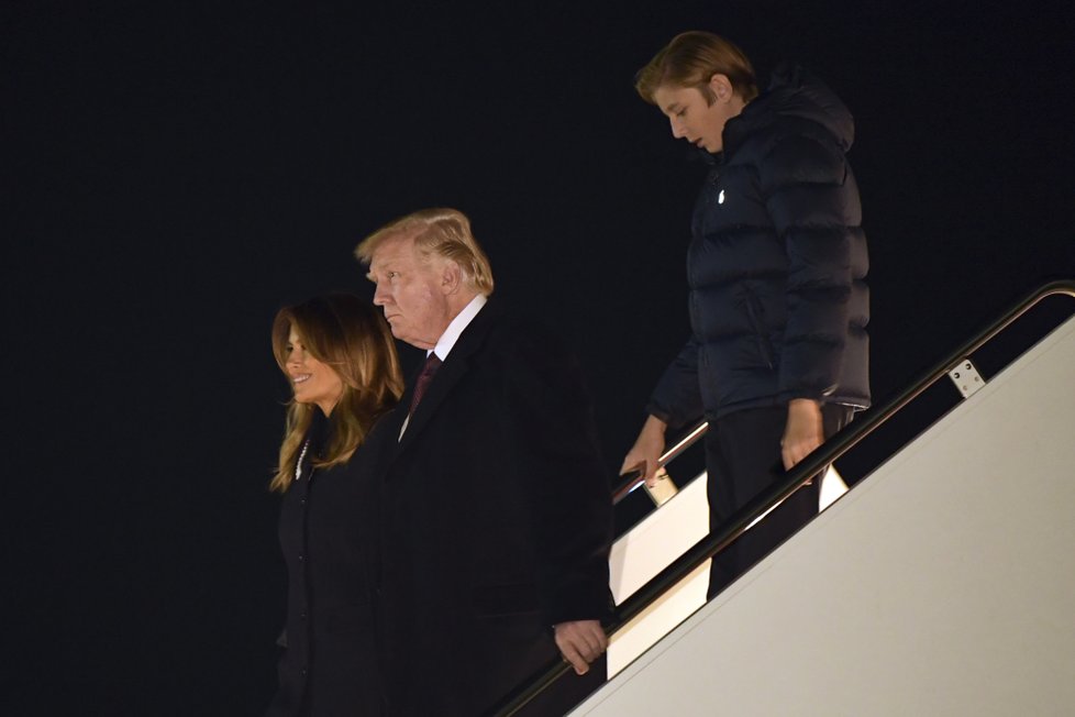 Americký prezident Donald Trump s manželkou Melanií a synem Barronem