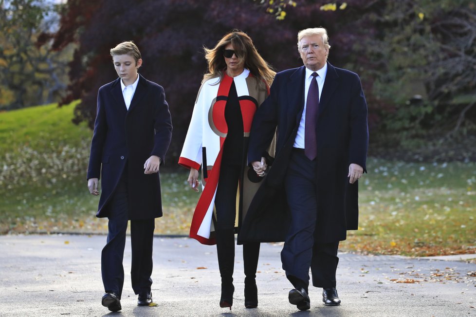 Americký prezident Donald Trump s manželkou Melanií a synem Barronem