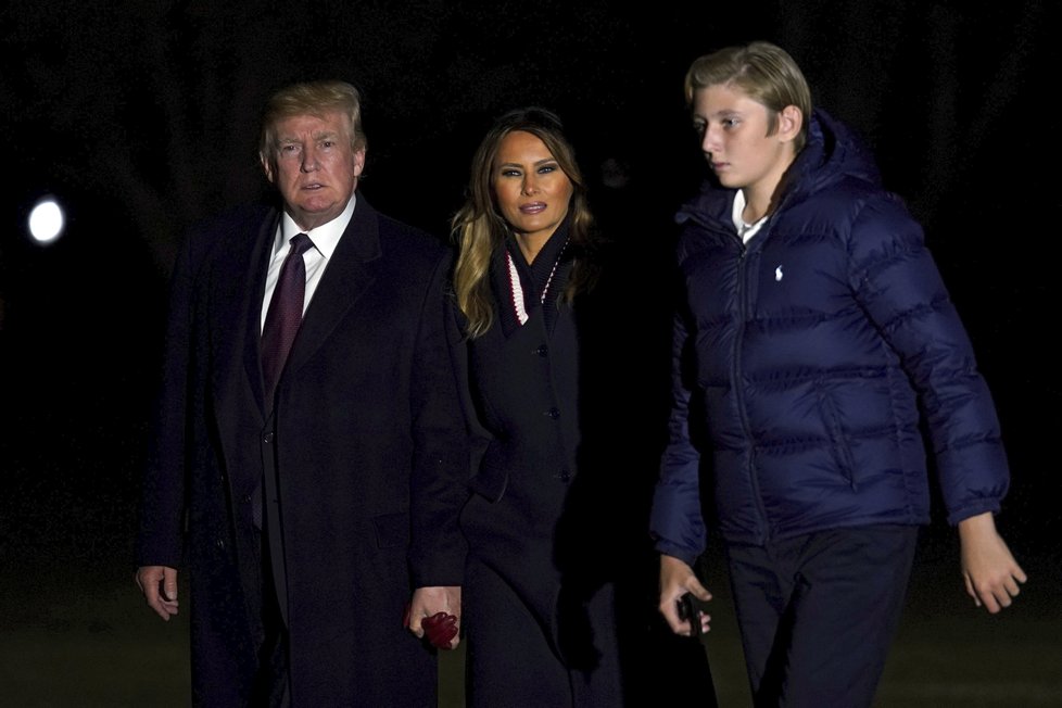 Americký prezident Donald Trump s manželkou Melanií a synem Barronem