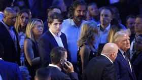 Syn prezidenta Donalda Trumpa Barron se v neděli 14. června 2026 zúčastnil turnaje UFC „Freedom 250“ na Jižní louce Bílého domu.
