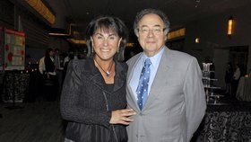 Miliardář Barry Sherman a jeho žena Honey se stali oběťmi cílené vraždy, oznámila policie.