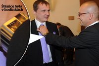 Agent Škárka: Štěnici na Bártu si schoval do hodinek