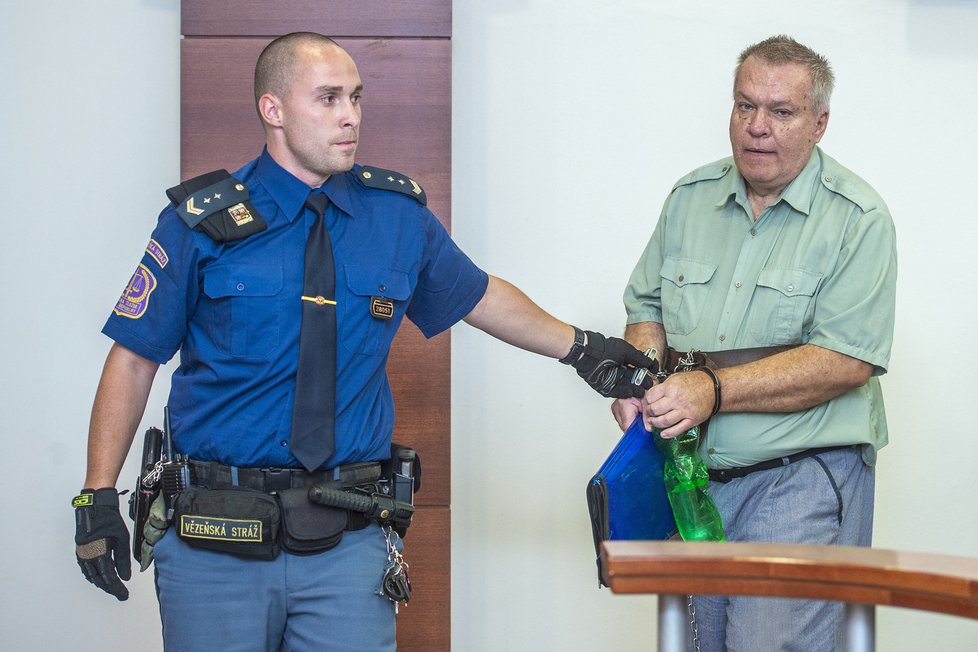 U Krajského soudu v Liberci pokračovalo 29. července 2019 projednávání případu lékaře Jaroslava Bartáka, který je obžalován z plánování tří vražd a vydírání. Barták si již odpykává trest za sexuální obtěžování asistentek.