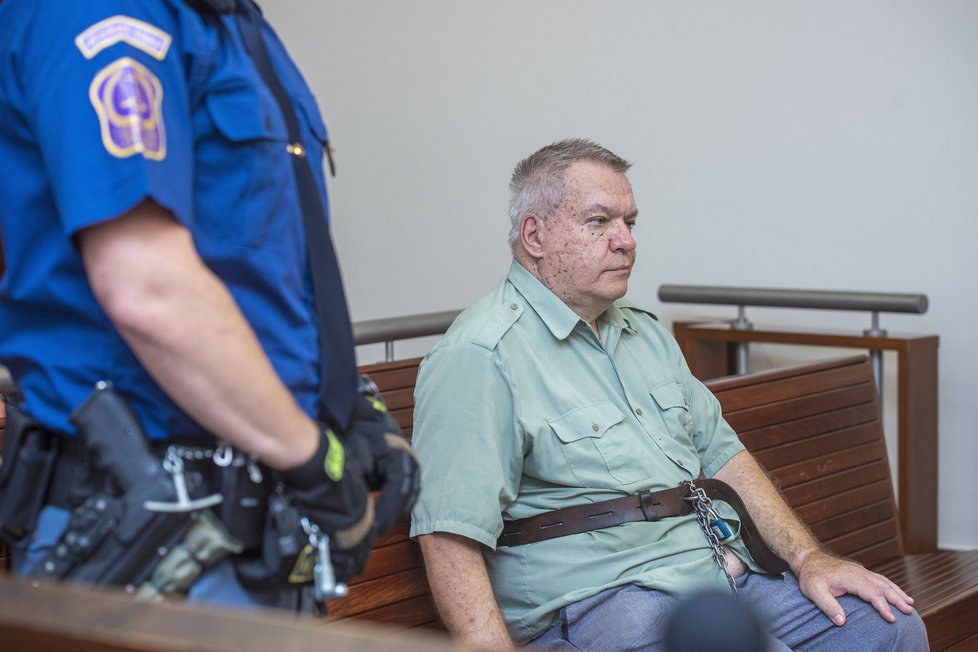 U Krajského soudu v Liberci pokračovalo 29. července 2019 projednávání případu lékaře Jaroslava Bartáka, který je obžalován z plánování tří vražd a vydírání. Barták si již odpykává trest za sexuální obtěžování asistentek.