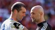 Zidane a jeho spoluhráč z reprezentace Barthez