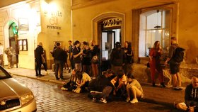 Nechceme lockdown, ale vadí nám pub crawls! Obyvatelé Prahy 1 nechtějí opilce v ulicích